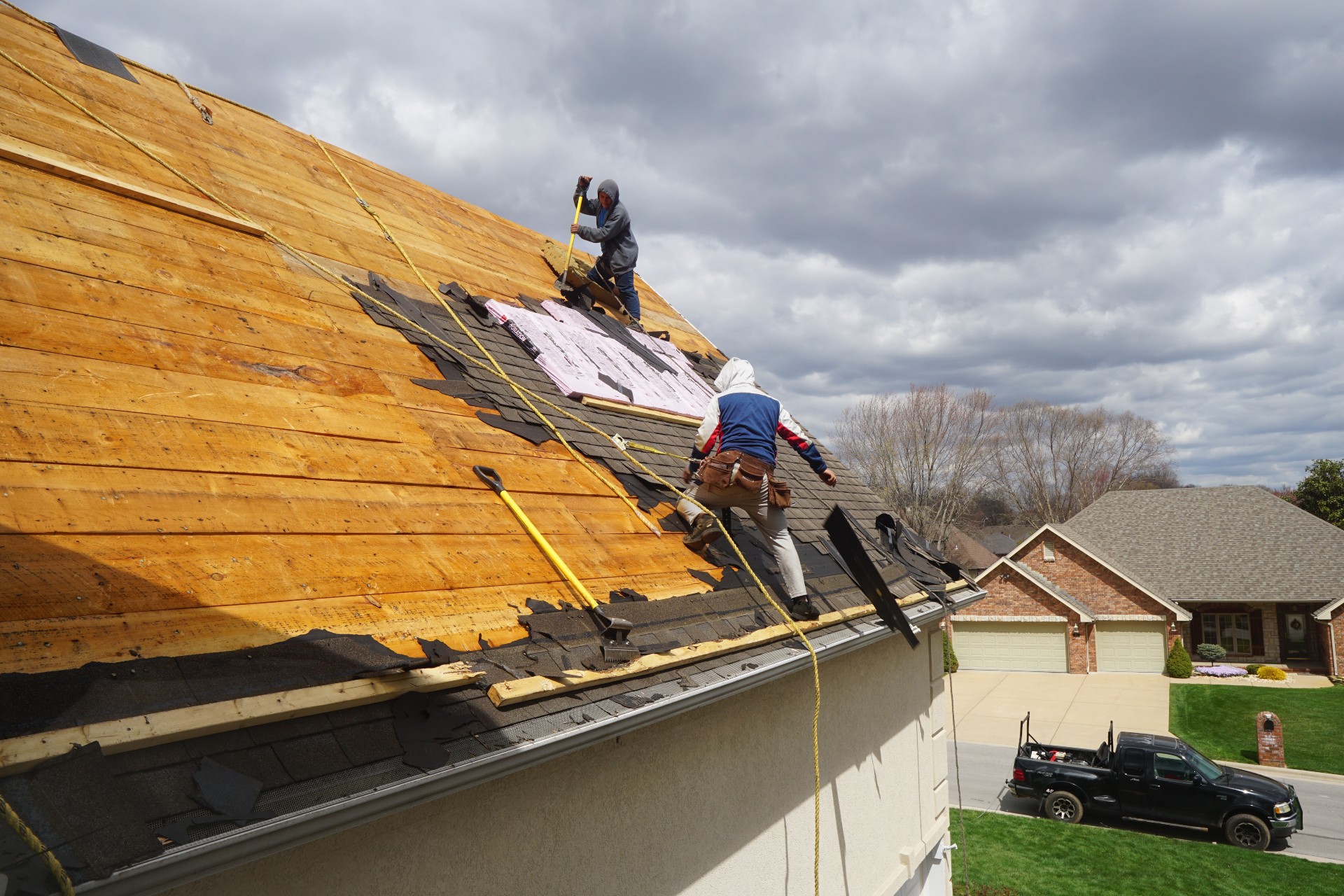 Working-Roofing-Pic.jpg Working-Roofing-Pic.jpg